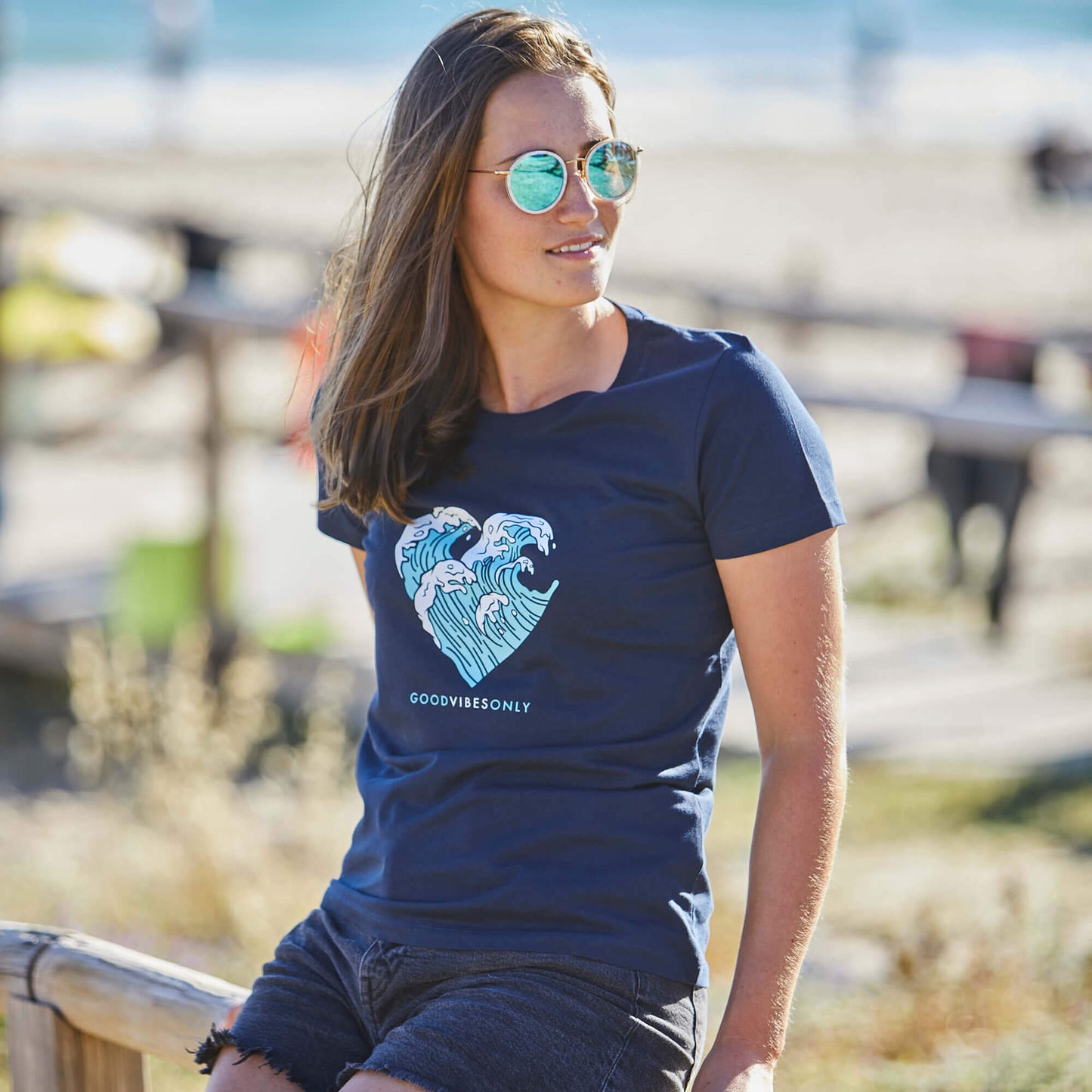 CAMISETA CHICA CORAZÓN OLA