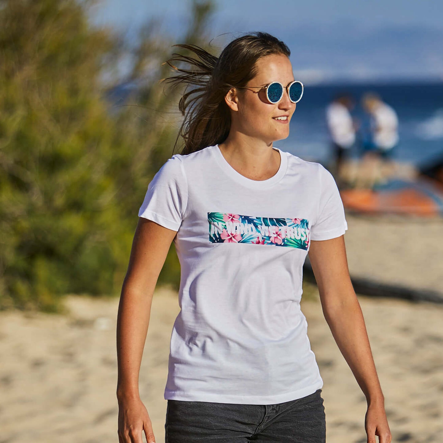 CAMISETA CHICA IN WIND WE TRUST