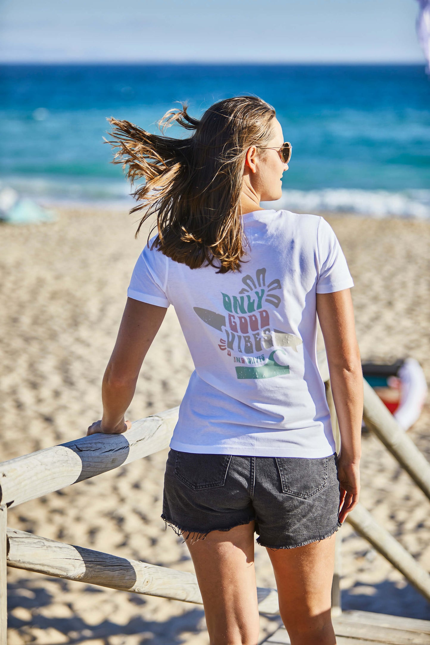 CAMISETA CHICA TABLA DE SURF