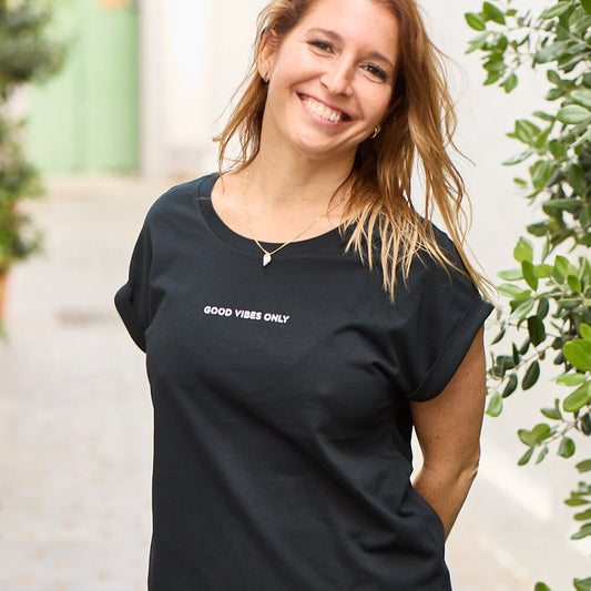 CAMISETA URBAN MANGAS VUELTAS GOOD VIBES ONLY